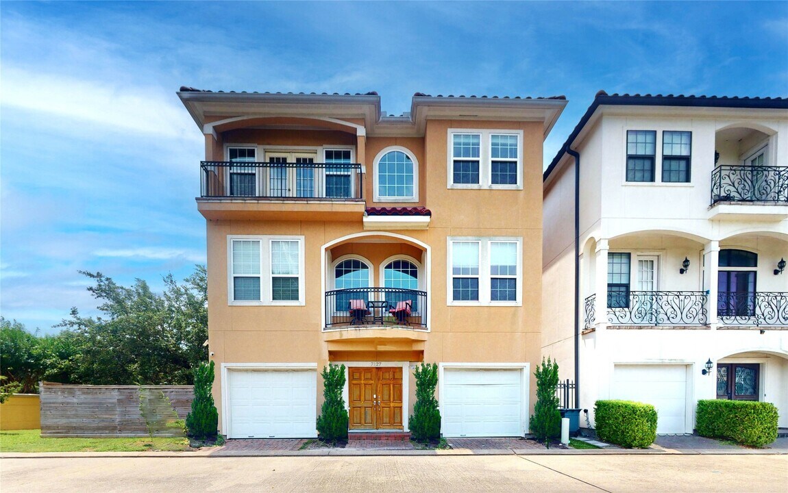 7127 Windwater Lagoon Dr in Houston, TX - Building Photo