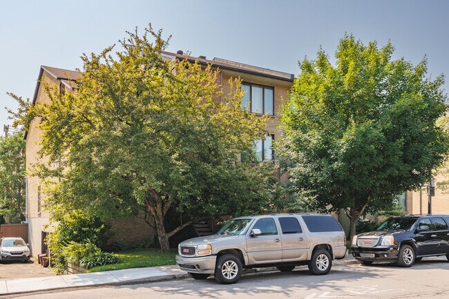 12400 Odette-Oligny in Montréal, QC - Building Photo - Building Photo