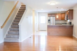 82 Rowley St in Agawam, MA - Building Photo - Building Photo