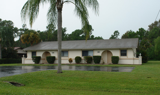 5936-5962 Littlestone Ct in North Fort Myers, FL - Foto de edificio - Building Photo