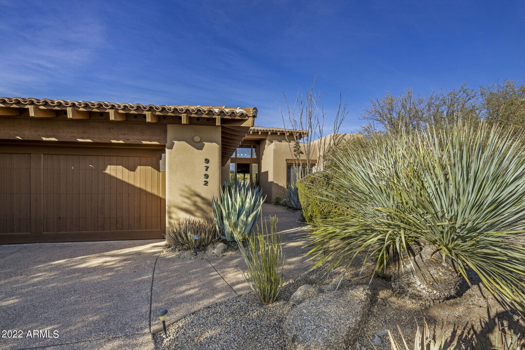 9792 E Forgotten Hills Dr in Scottsdale, AZ - Building Photo