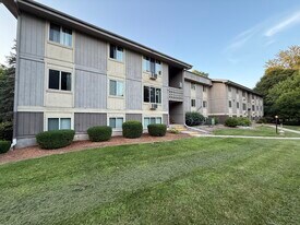 Sycamore Apartments in Holt, MI - Building Photo