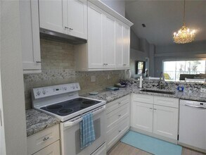 4640 Tower Hill Ln in Sarasota, FL - Building Photo - Building Photo