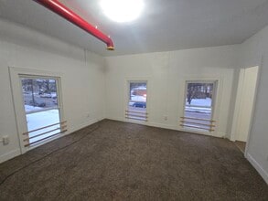 90 E Main St, Unit 2 in Norwich, NY - Building Photo - Building Photo