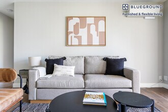 900 High School Way in Mountain View, CA - Building Photo - Building Photo