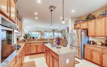 2211 Waterton Rivers Dr in Henderson, NV - Building Photo - Building Photo