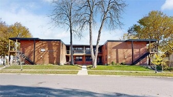 186 Queen St in Sarnia, ON - Building Photo
