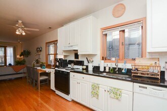 1351 N Wolcott Ave, Unit 1 in Chicago, IL - Building Photo - Building Photo