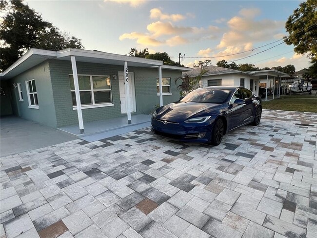 property at 206 N Himes Ave