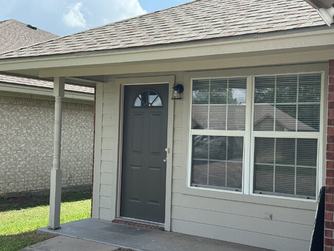 1828 N Paddock Ave in Stephenville, TX - Building Photo - Building Photo