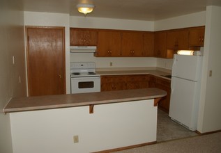 Oak Terrace Apartments in Lake Geneva, WI - Building Photo - Building Photo