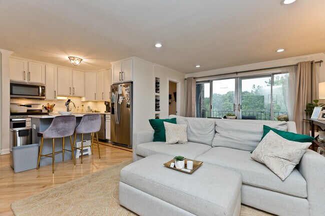 property at 4136 N California Ave