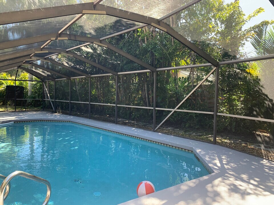 4678 Pine Harrier Dr in Sarasota, FL - Building Photo