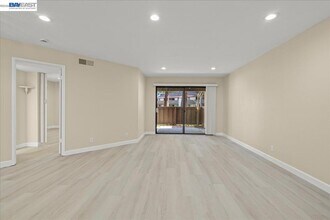 999 W Evelyn Ave in Sunnyvale, CA - Building Photo - Building Photo