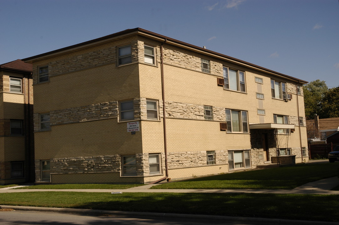 2225 S 25th Ave in Broadview, IL - Foto de edificio