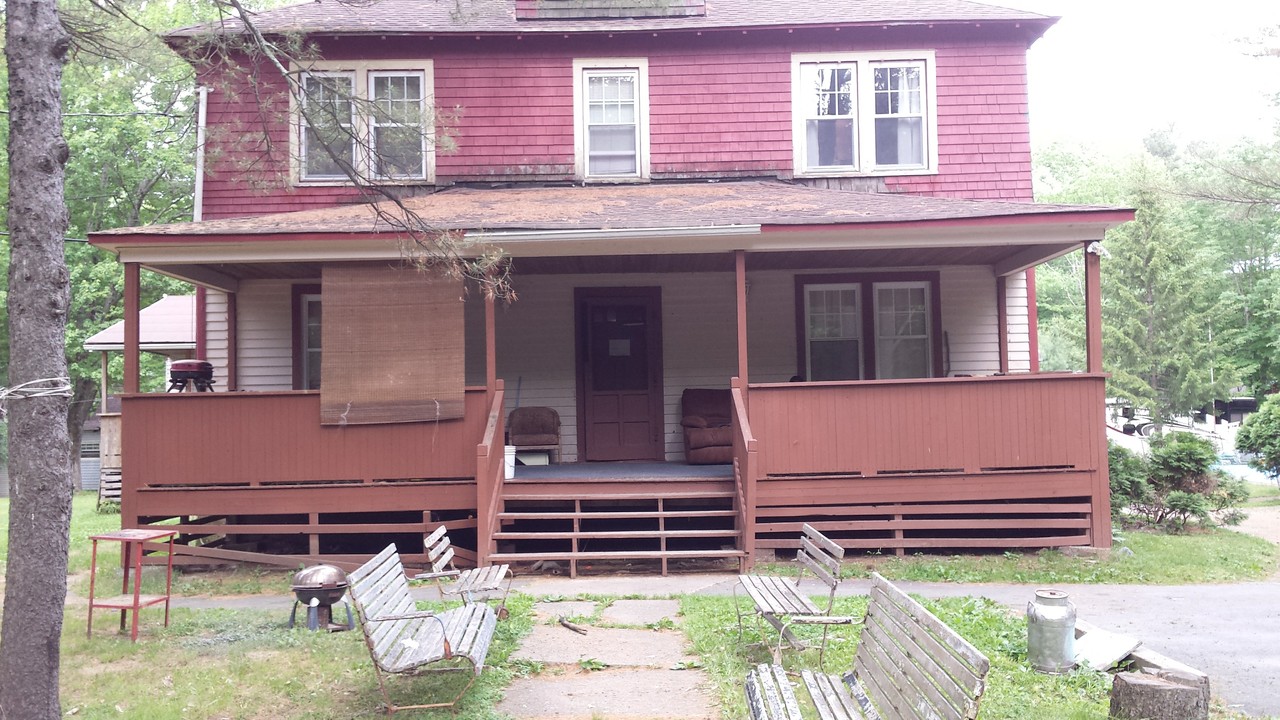 349 Cold Spring Rd in Monticello, NY - Building Photo