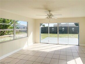 407 Rushmore Ave S in Lehigh Acres, FL - Foto de edificio - Building Photo