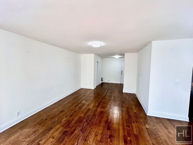 E 89 St, Unit 7H in New York, NY - Building Photo - Building Photo