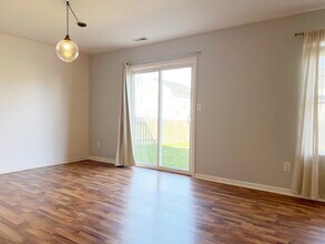 2282 Middle View Dr in Columbus, IN - Foto de edificio - Building Photo