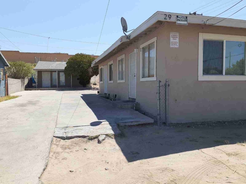 129 May Ave in Barstow, CA - Building Photo