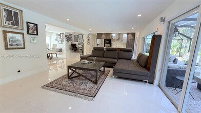 7098 NE 7th Ave in Boca Raton, FL - Building Photo - Building Photo