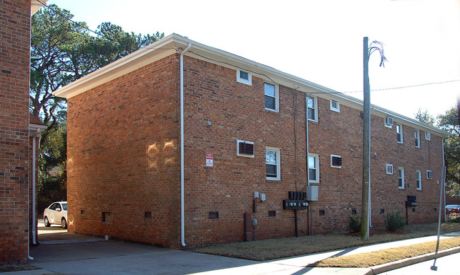 2700 Pretty Lake Ave in Norfolk, VA - Building Photo - Building Photo