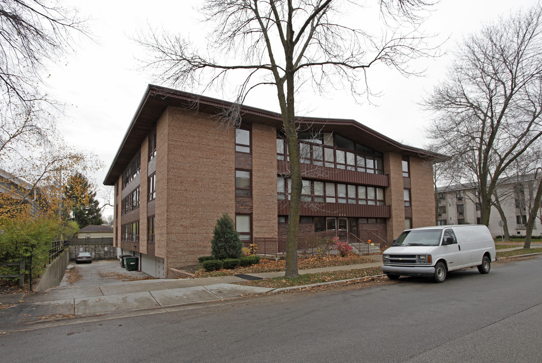 505 E Henry Clay St in Milwaukee, WI - Foto de edificio