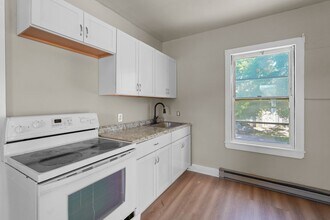 32 Worcester Rd in Charlton, MA - Building Photo - Building Photo