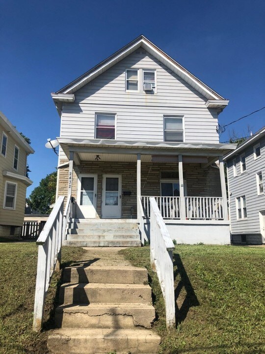 2432 Robertson Ave-Unit -3 in Cincinnati, OH - Building Photo