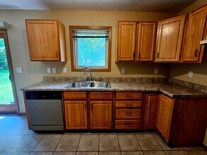 324 Bates St in Waterloo, IA - Building Photo - Building Photo