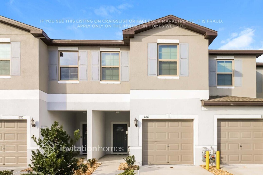 8519 Druid Oaks Ln in New Port Richey, FL - Foto de edificio
