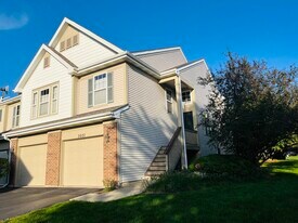 3031 Saganashkee Ln in Naperville, IL - Building Photo