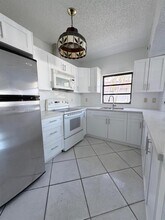 450 NW 43rd Pl in Miami, FL - Building Photo - Building Photo