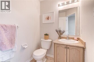 1004 Donnelly St in Milton, ON - Building Photo - Building Photo