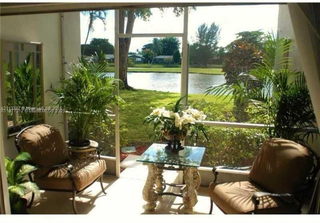 2451 SW 82nd Ave, Unit 106 in Davie, FL - Building Photo