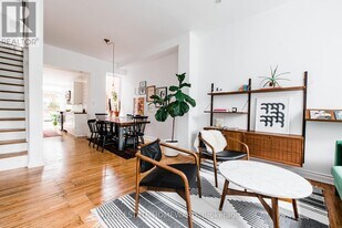 77 Claremont St in Toronto, ON - Building Photo