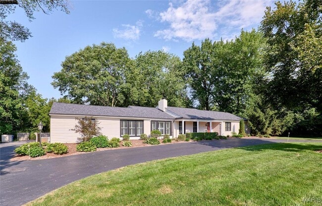 1011 Warson Rd