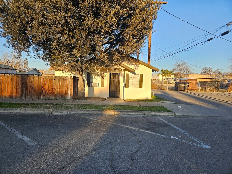 422 Munzer St in Shafter, CA - Building Photo