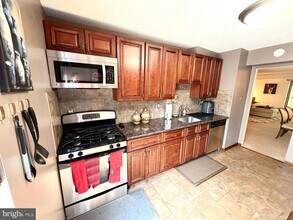 277 Shawmont Ave in Philadelphia, PA - Building Photo - Building Photo