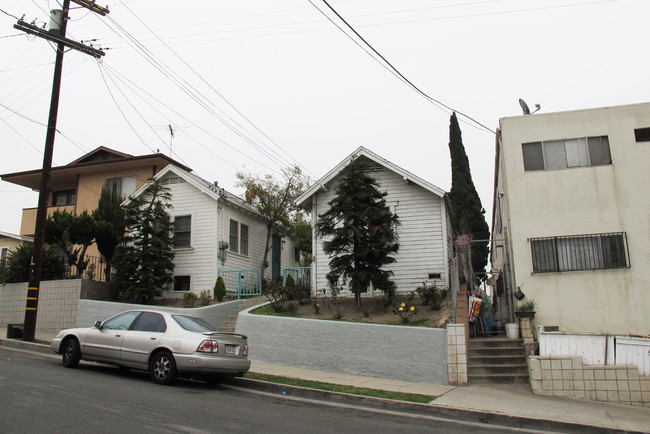 708 N Bunker Hill Ave in Los Angeles, CA - Foto de edificio - Building Photo