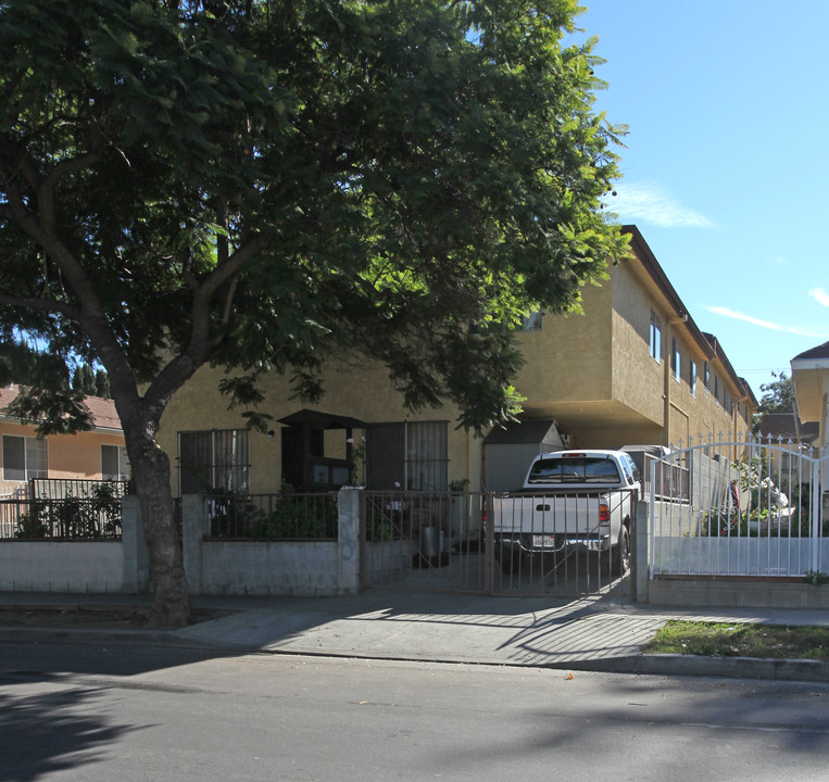 6118 Aldama St in Los Angeles, CA - Foto de edificio