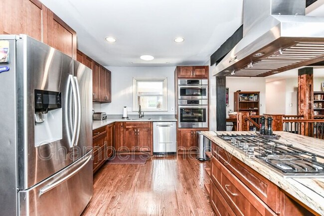 property at 1328 N Ivanhoe St