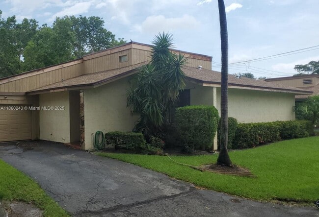 property at 8091 Royal Palm Cir
