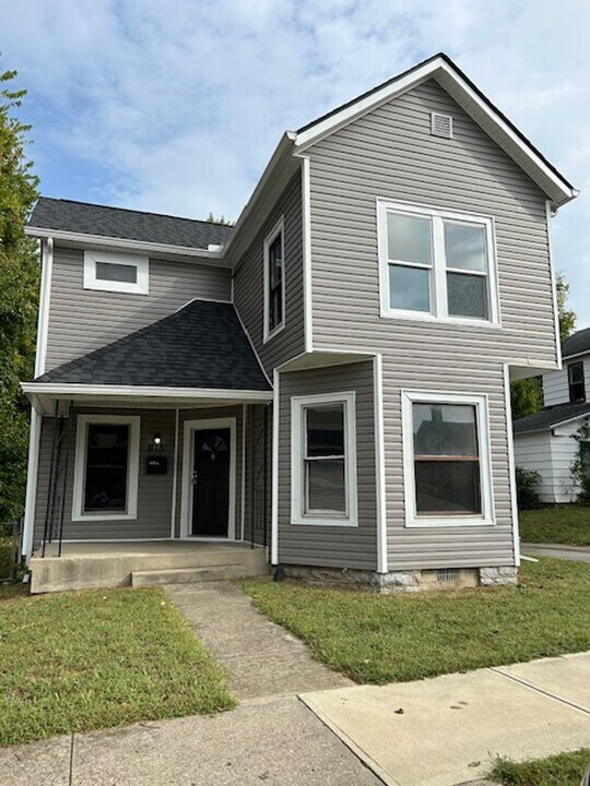 611-615 E Pearl St in Miamisburg, OH - Building Photo