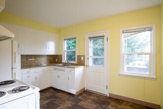 1228 SE Cesar Estrada Chavez Blvd in Portland, OR - Building Photo - Building Photo