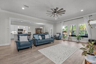 5718 Oak Hvn Ln in Gulf Breeze, FL - Foto de edificio - Building Photo