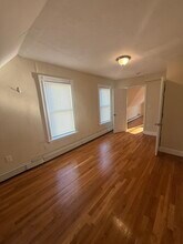 5 Clifton St, Unit 3 in Worcester, MA - Foto de edificio - Building Photo