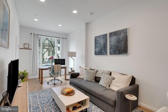 709 N 19th St in Philadelphia, PA - Building Photo - Building Photo