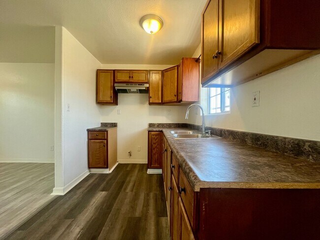 10929 Compton Ave in Los Angeles, CA - Building Photo - Building Photo