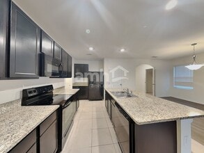 10927 Carlton Fields Dr in Riverview, FL - Foto de edificio - Building Photo